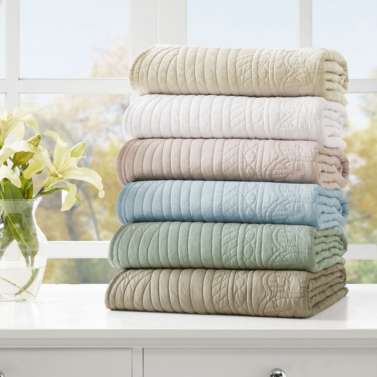 Oversized Quilted Throw with Scalloped Edges – Blue, "