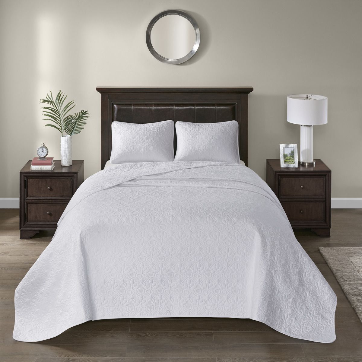 White Reversible Quilted Bedspread Set