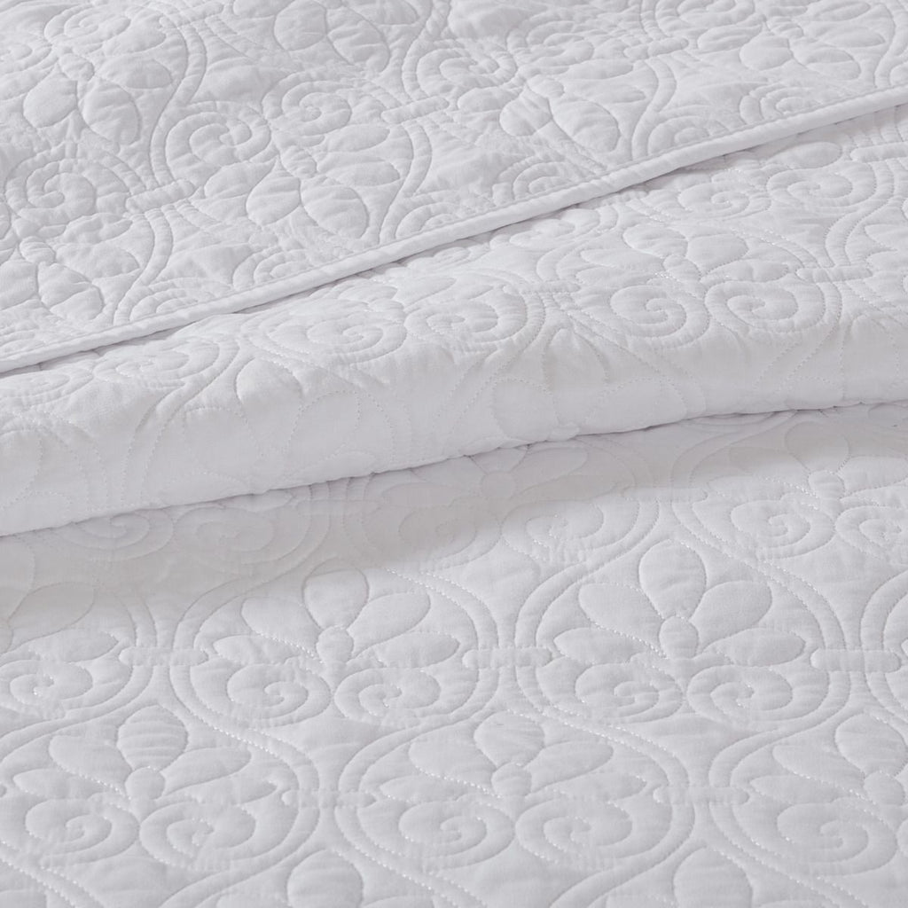 White Reversible Quilted Bedspread Set