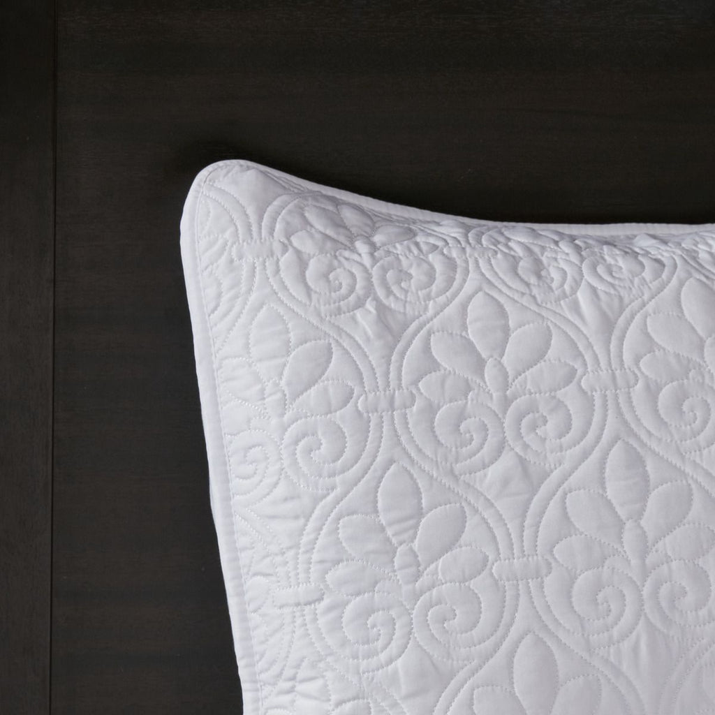 White Reversible Quilted Bedspread Set