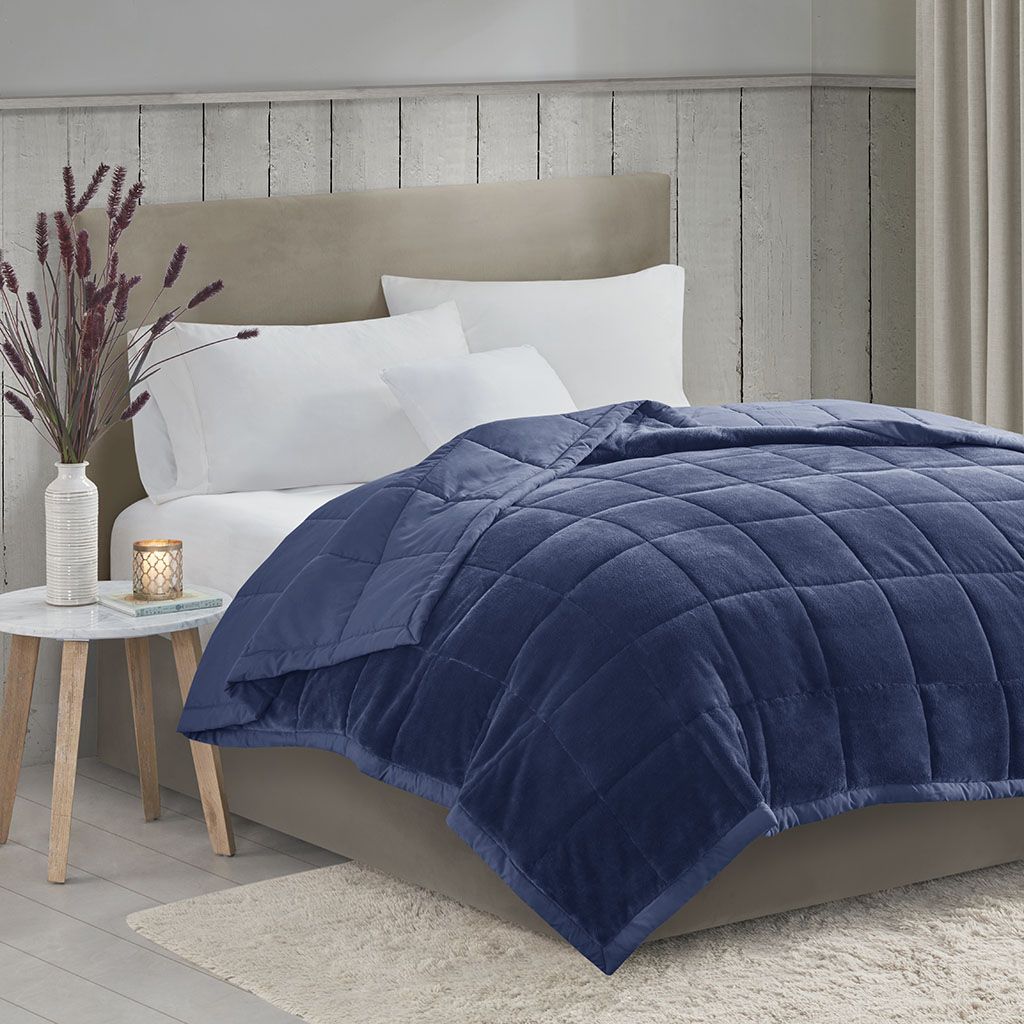 Reversible HeiQ Temperature-Regulating Blanket