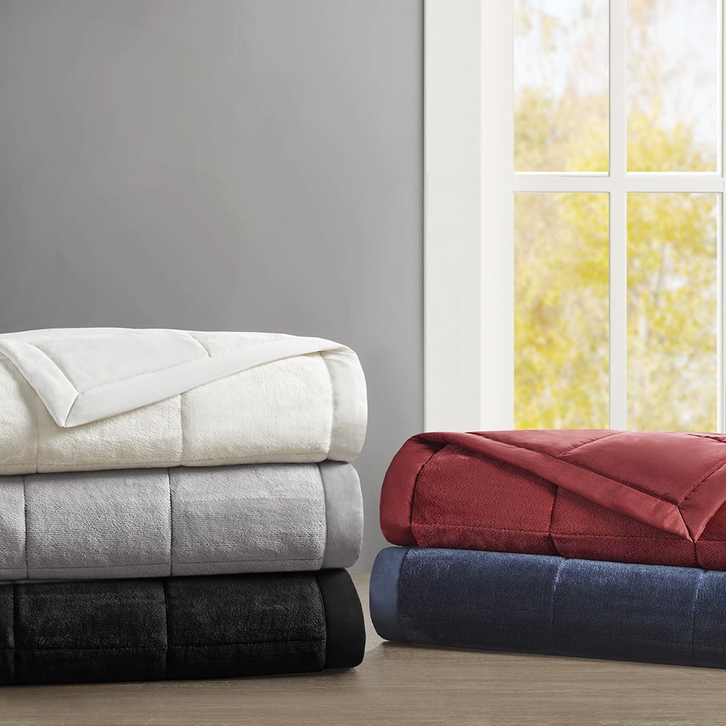 Reversible HeiQ Temperature-Regulating Blanket