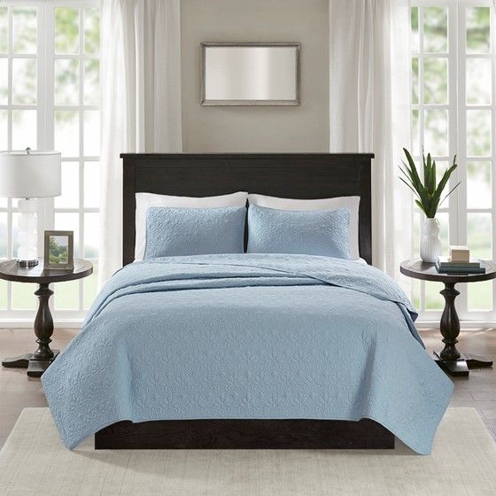 Reversible Blue Quilt Set with Classic Patterned Stitching
