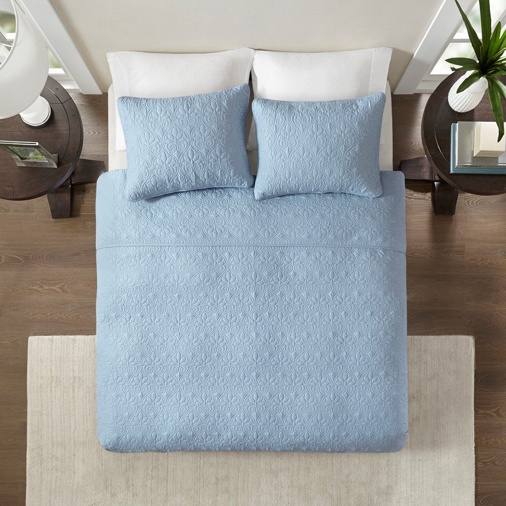 Reversible Blue Quilt Set with Classic Patterned Stitching