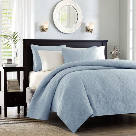Reversible Blue Quilt Set with Classic Patterned Stitching
