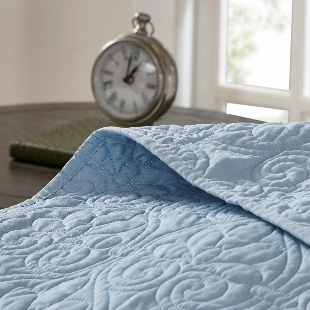 Reversible Blue Quilt Set with Classic Patterned Stitching