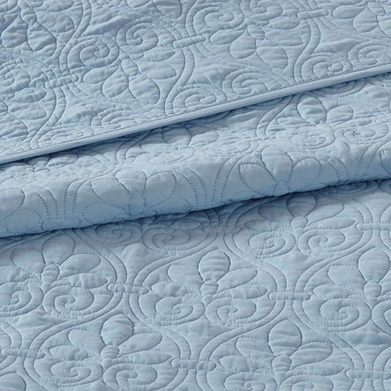 Reversible Blue Quilt Set with Classic Patterned Stitching
