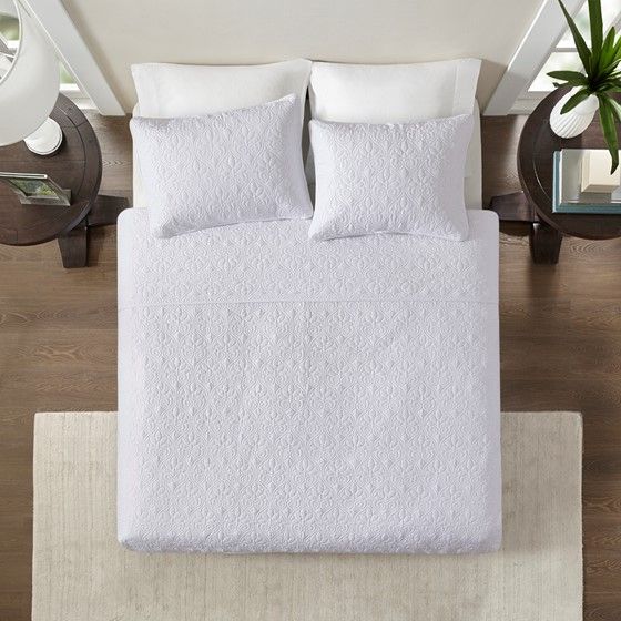 Reversible Quilt Set with Antimicrobial Treatment – Twin/Twin XL