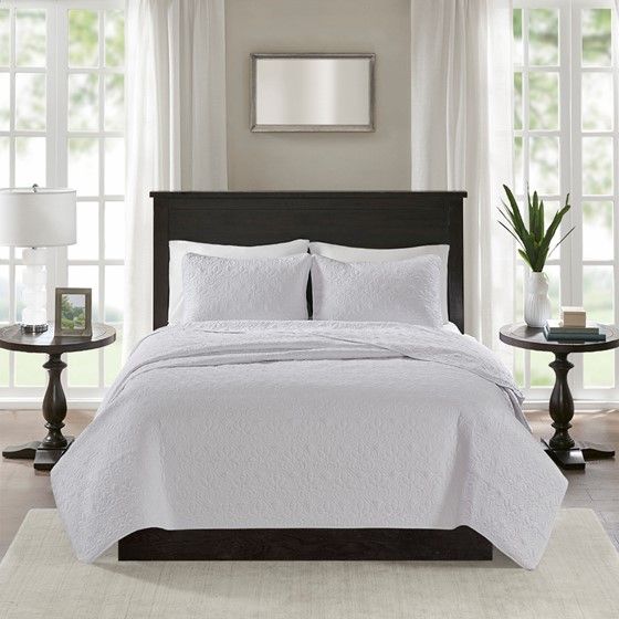Reversible Quilt Set with Antimicrobial Treatment – Twin/Twin XL