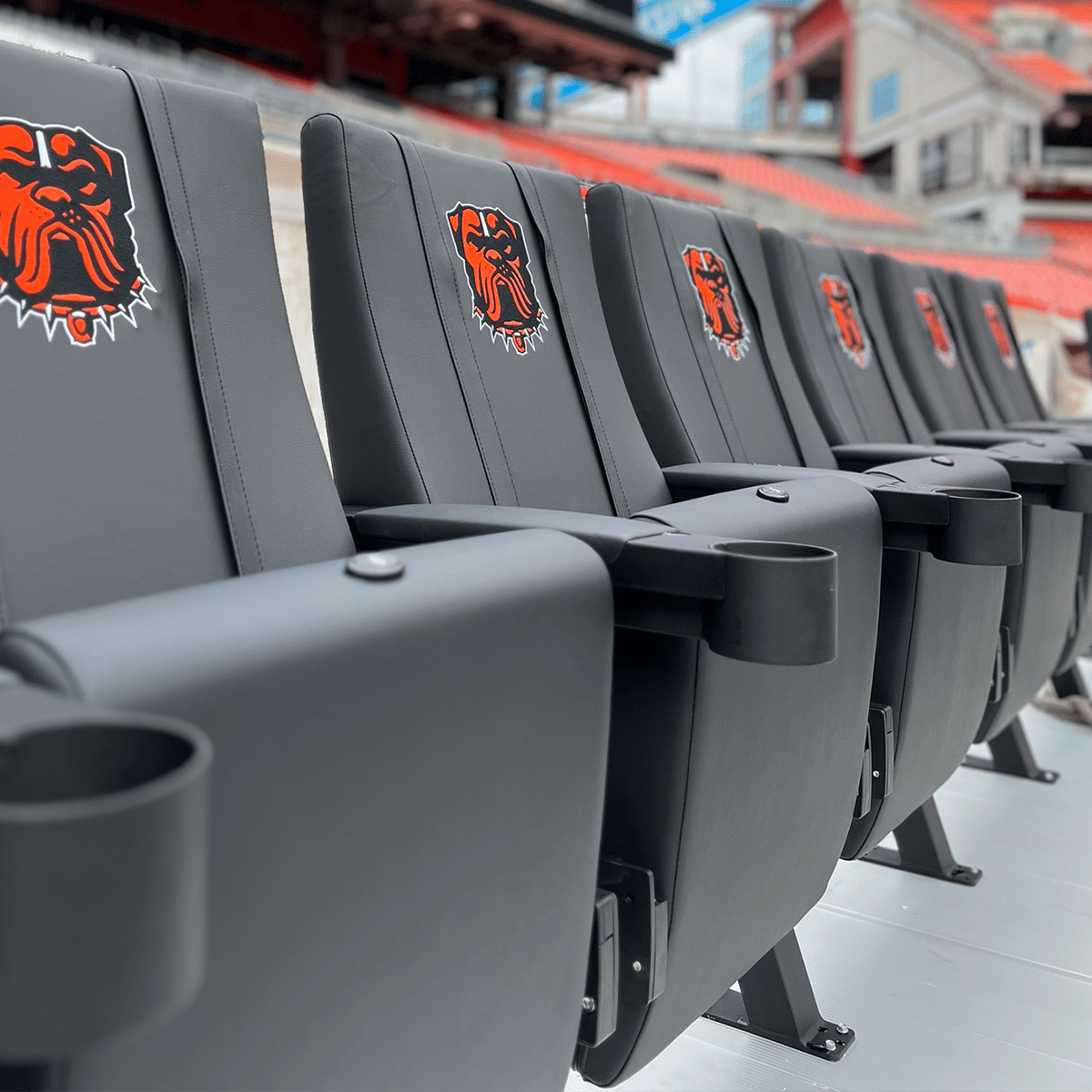 SuiteMax 3.5 VIP Seat with Chevrolet Alternate Logo