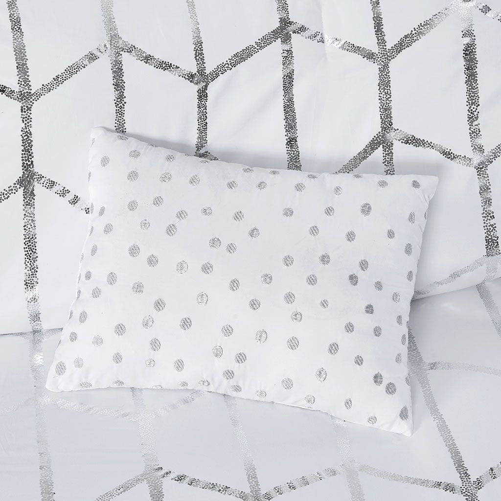 Silver Geometric Comforter Set with Coordinated Accents