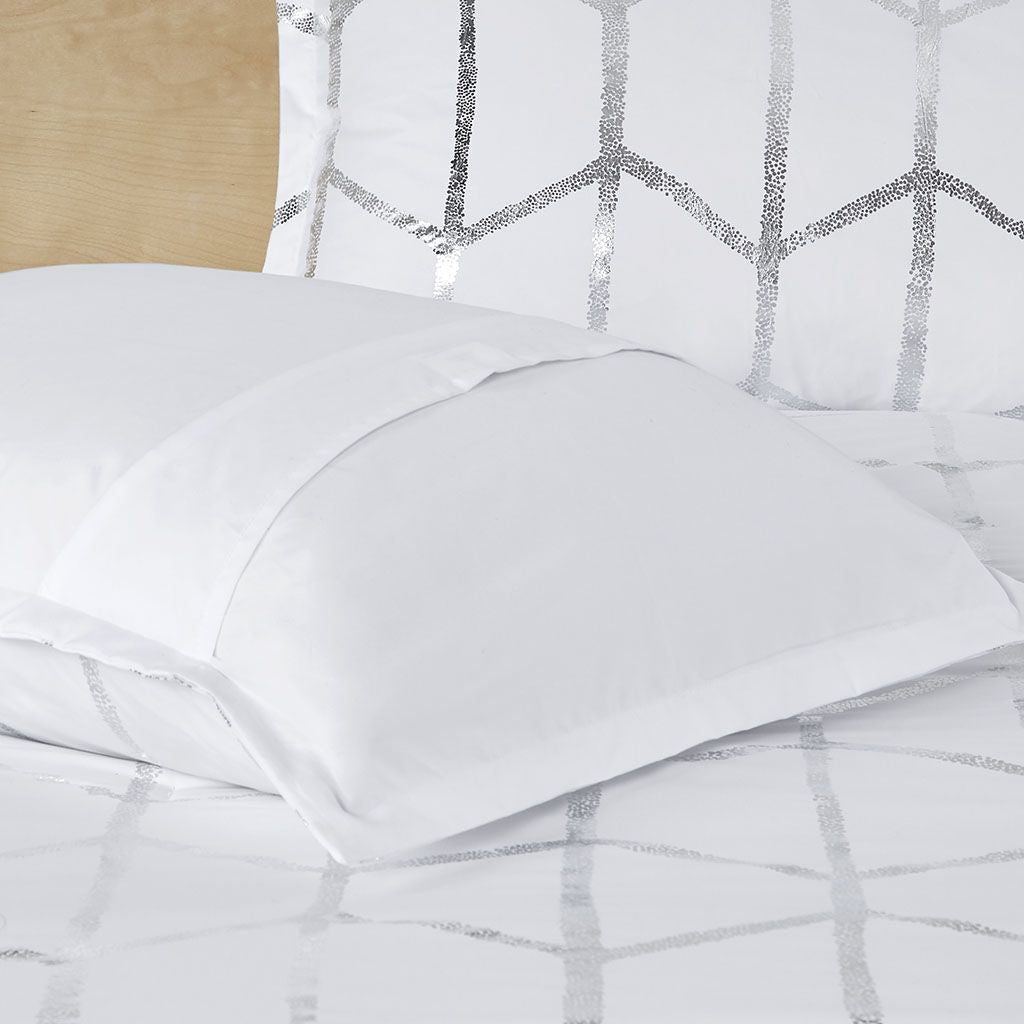 Silver Geometric Comforter Set with Coordinated Accents