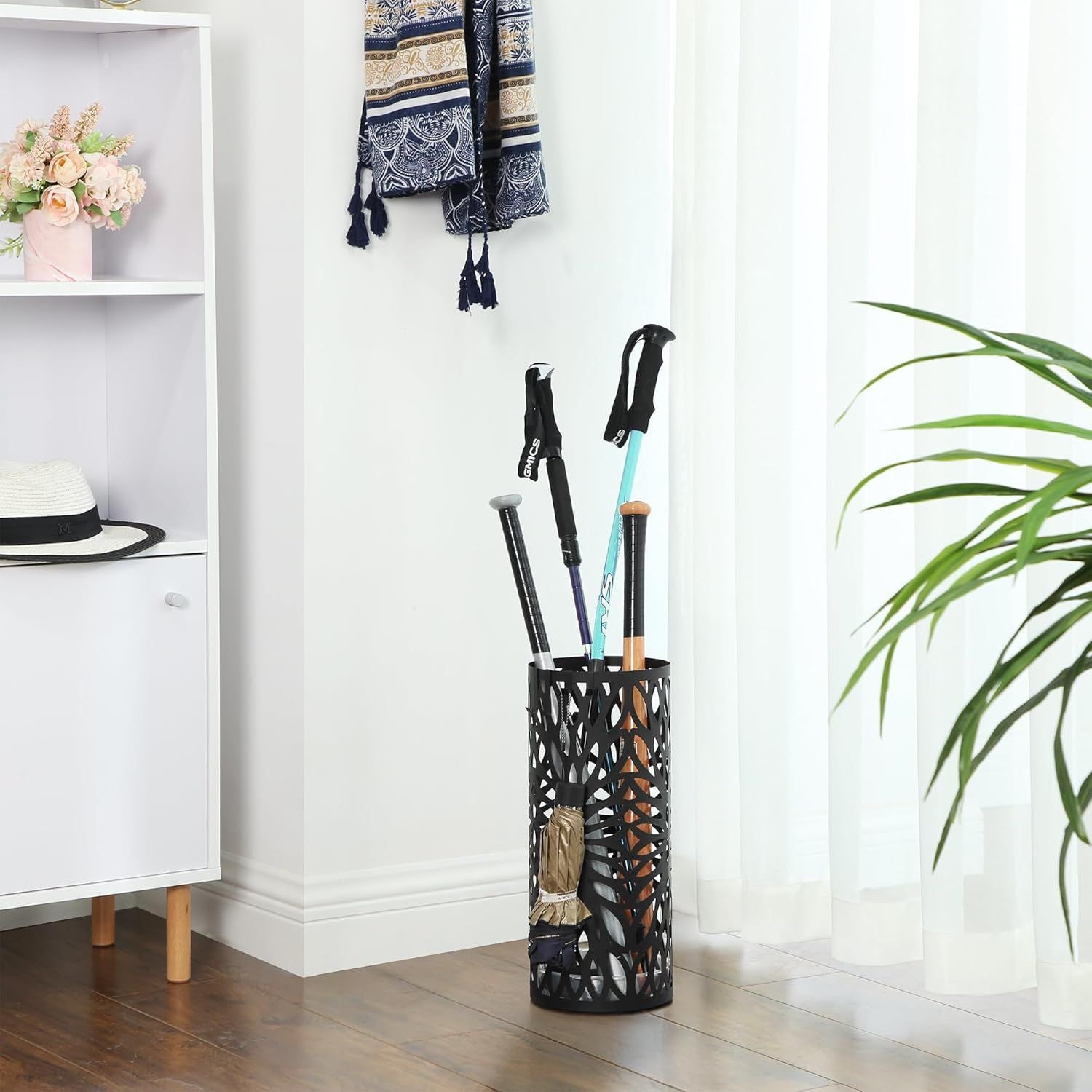 Versatile Umbrella Rack Keeps Entryway Tidy and Stylish