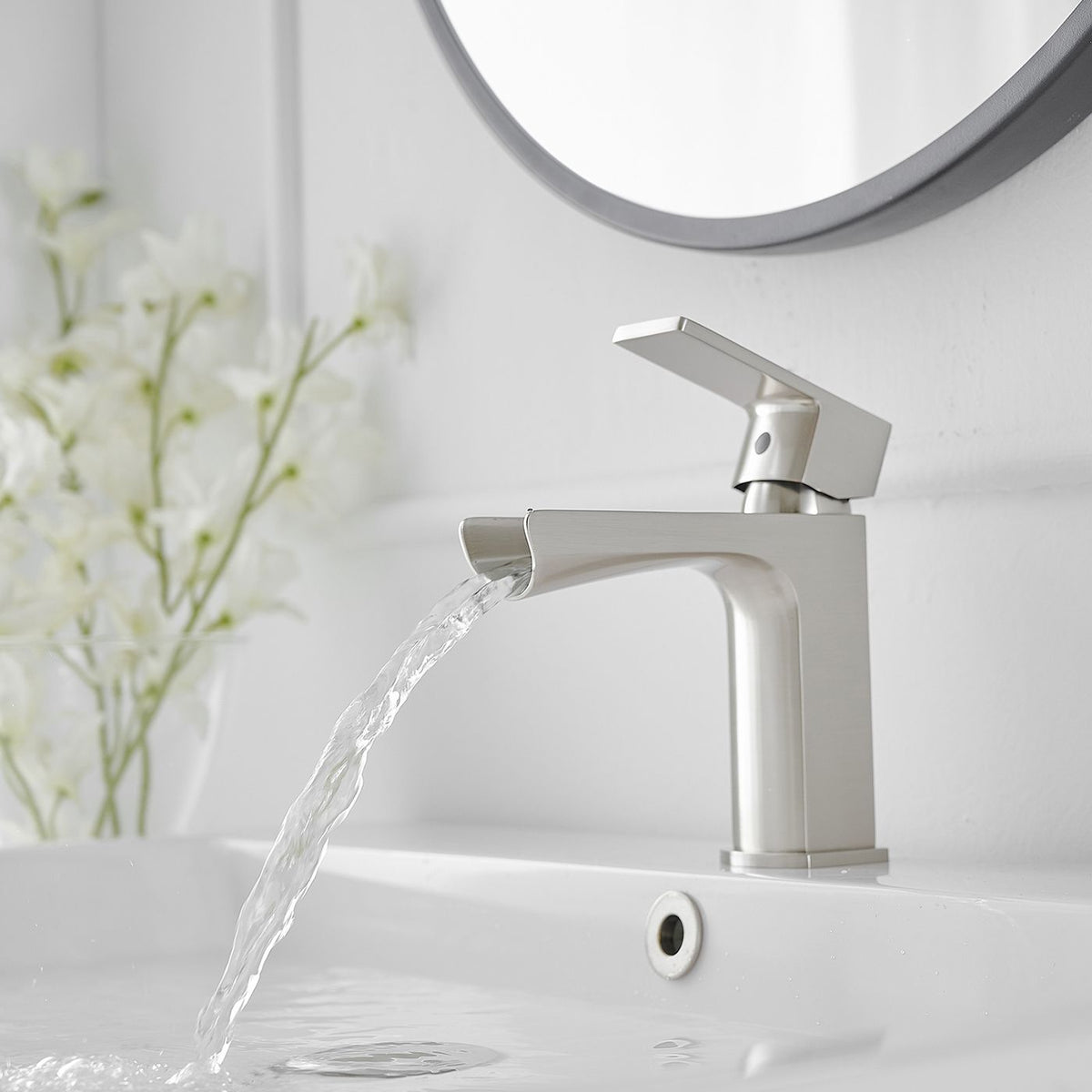 Modern Single-Handle Waterfall Bathroom Faucet