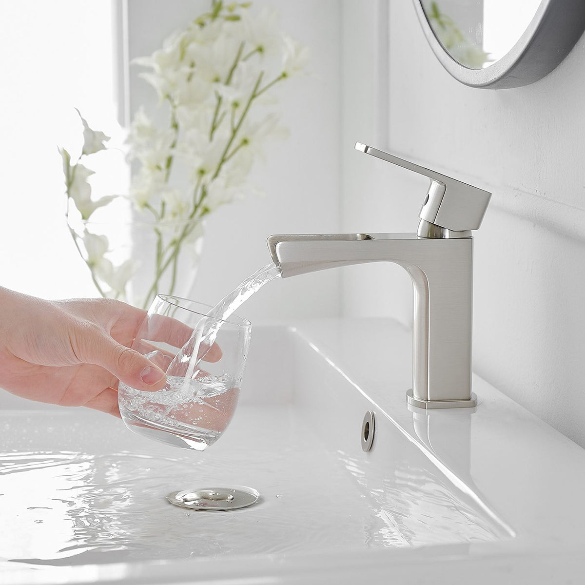 Modern Single-Handle Waterfall Bathroom Faucet