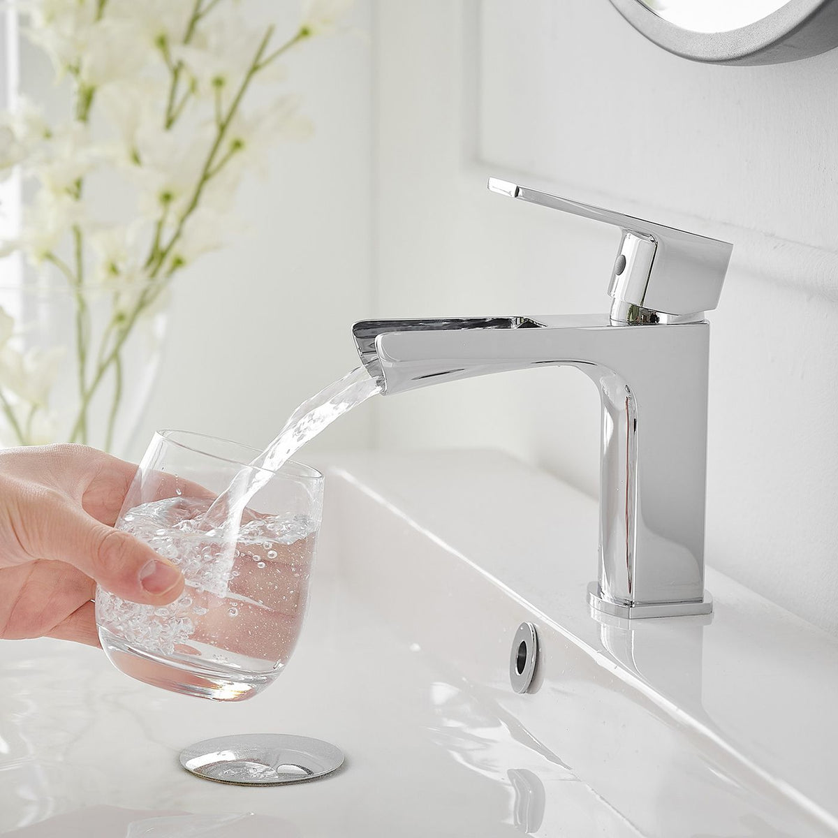 Modern Single-Handle Waterfall Bathroom Faucet